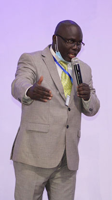 An African pastor sharing at one of my seminars in Kenya